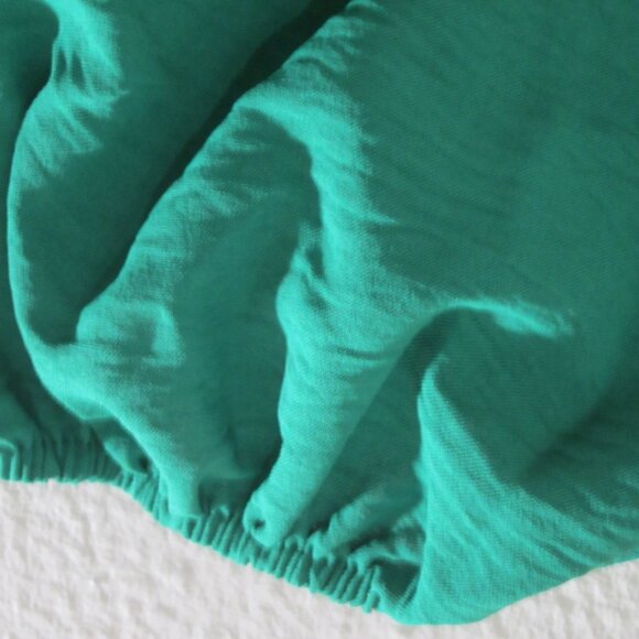 Shamrock Green Sweetheart Neckline Tiered Crinkle Dress by Haptics Size Small - Picture 4 of 8